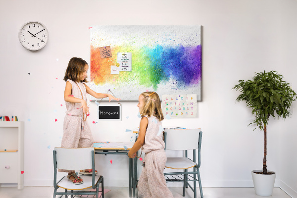 Kurkbord met een kleurrijk regenboogdesign