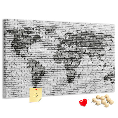 Wereldkaart op een bakstenen muur prikbord