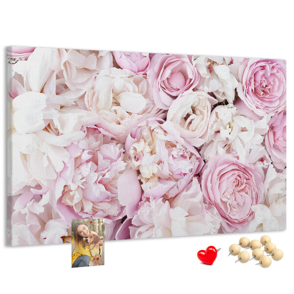 Prikbord met bloemenpatroon in verschillende tinten roze