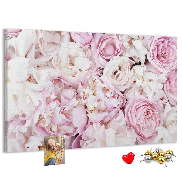 Prikbord met bloemenpatroon in verschillende tinten roze