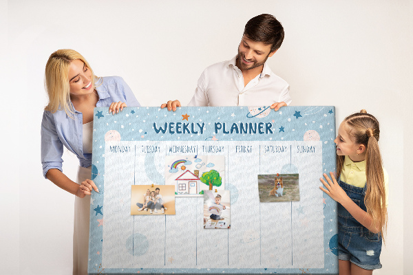 Kurken prikbord weekplanner in futuristische stijl