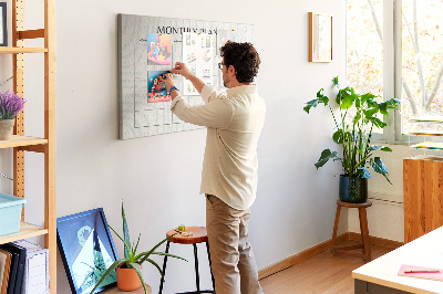 Kurkbord maandplanner met een minimalistisch ontwerp