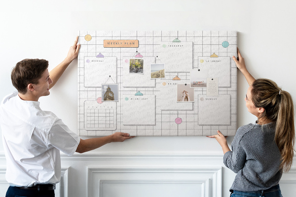 Kurk prikbord weekplanner met kleurrijke accenten