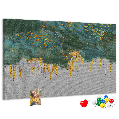 Prikbord met gouden druppels op een blauwe wolkenachtergrond