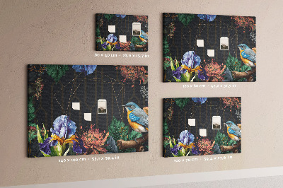 Kurken prikbord met bloemenpatroon en een kleurrijke vogel