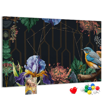 Kurken prikbord met bloemenpatroon en een kleurrijke vogel