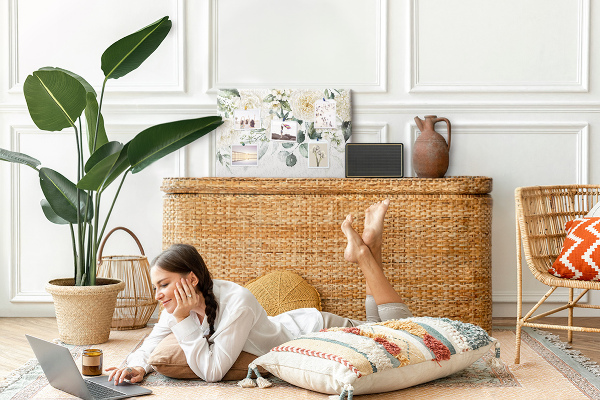 Kurkbord met bloemenpatroon in subtiele tinten