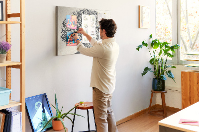 Kurkbord met een print van verstrengelde zwarte boomtakken