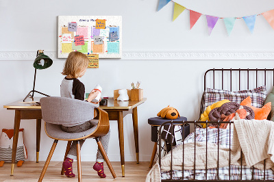 Weekkalender met bloemenaccenten en prikbord