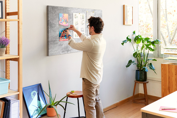 Kurk prikbord met een grijze betonlook en textuur