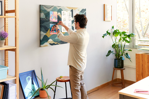 Kurkbord met abstracte berglandschapspatronen in kleur