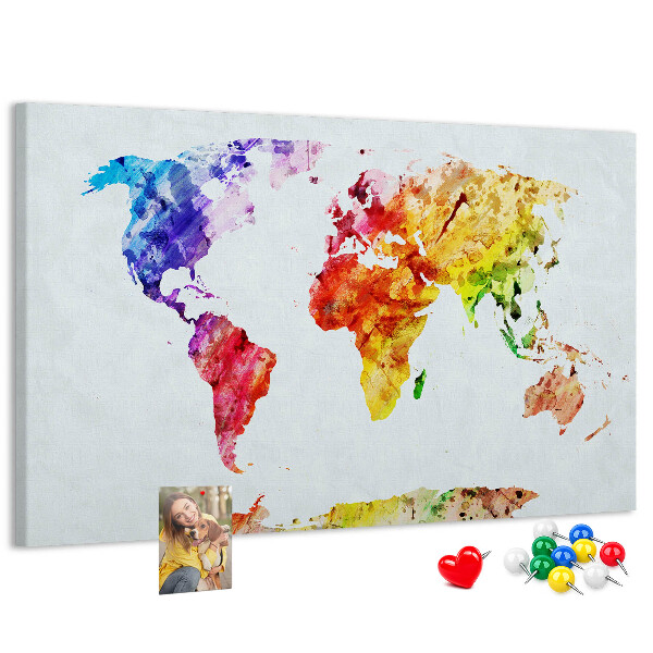 Kurk prikbord met een kleurrijke aquarel wereldkaart