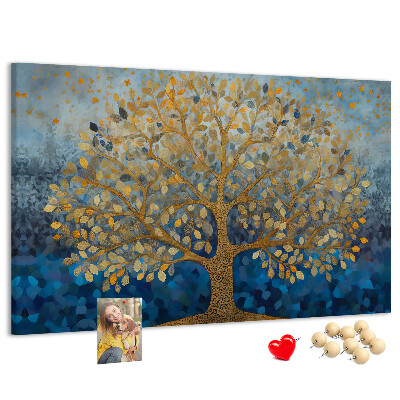 Kurk prikbord met bladgoud op een blauwe boomachtergrond