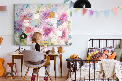 Kurkbord met aquareltekeningen van bloemen in verschillende tinten roze