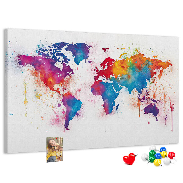 Kurken prikbord met kleurrijke aquarel wereldkaart