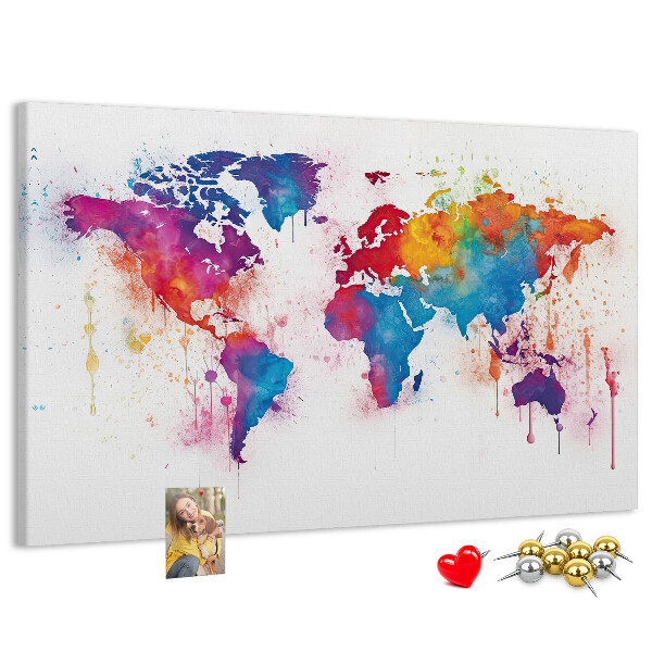 Kurken prikbord met kleurrijke aquarel wereldkaart