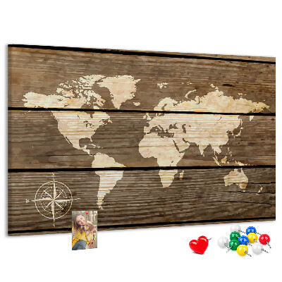 Prikbord wereldkaart op een achtergrond van houten planken