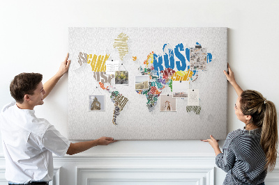 Kurk prikbord wereldkaart met landnamen in kleur