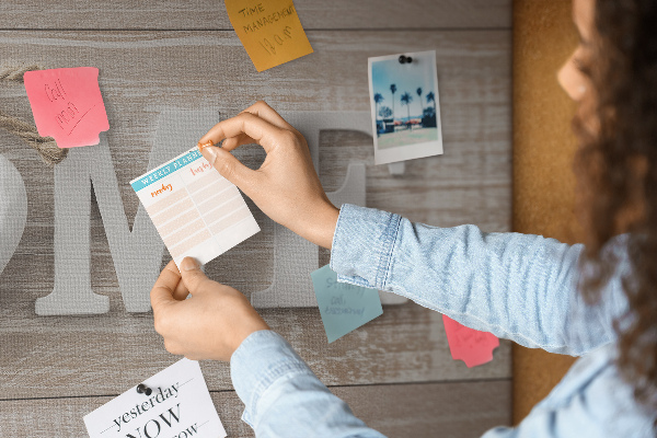 Kurkbord stijlvol met HOME-opschrift en hartje
