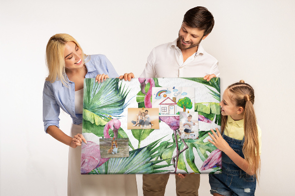 Prikbord met een tropische afbeelding van roze flamingo's