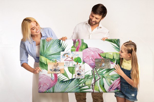 Prikbord met een tropische afbeelding van roze flamingo's