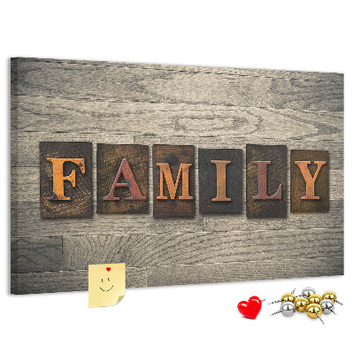 Kurkbord familiebrieven op een houten achtergrond