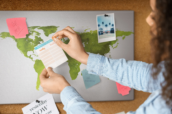 Kurkbord wereldkaart in aquarel-stijl