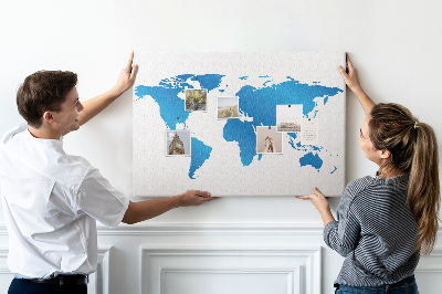 Prikbord met een blauwe wereldkaart op een witte achtergrond