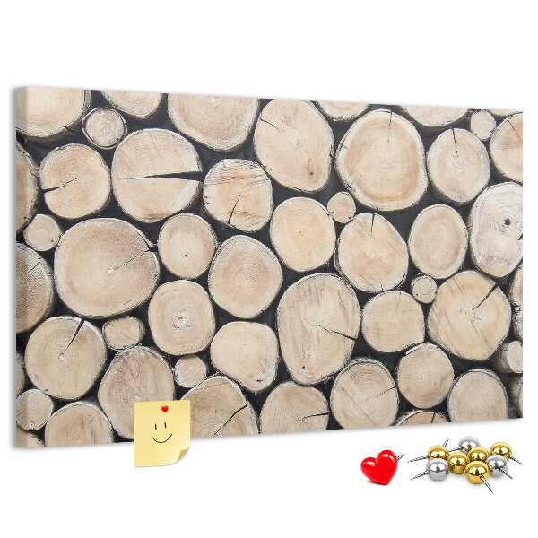 Kurkbord met natuurlijke houten cirkels als achtergrond