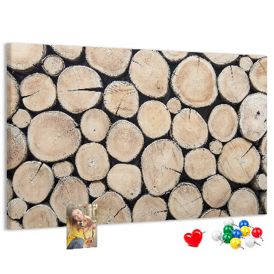 Kurkbord met natuurlijke houten cirkels als achtergrond