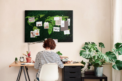 Kurk prikbord met een groene wereldkaart inclusief wegennet