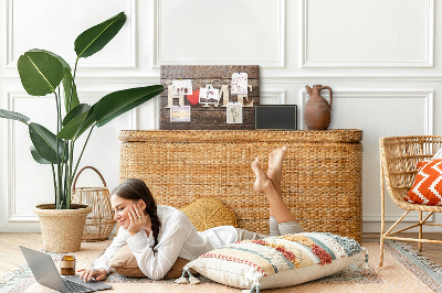 Kurk prikbord houten letters met een hart op de achtergrond