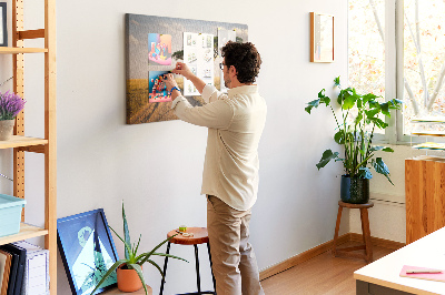 Prikbord met een Afrikaans landschap van een weg met een boom