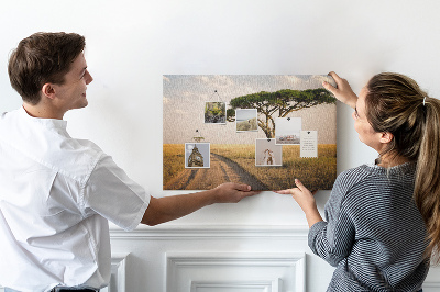 Prikbord met een Afrikaans landschap van een weg met een boom