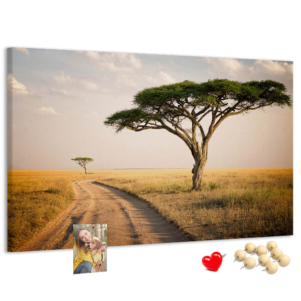 Prikbord met een Afrikaans landschap van een weg met een boom