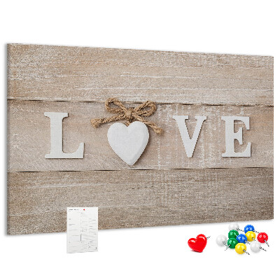 Prikbord liefde uitgedrukt in houten hartletters