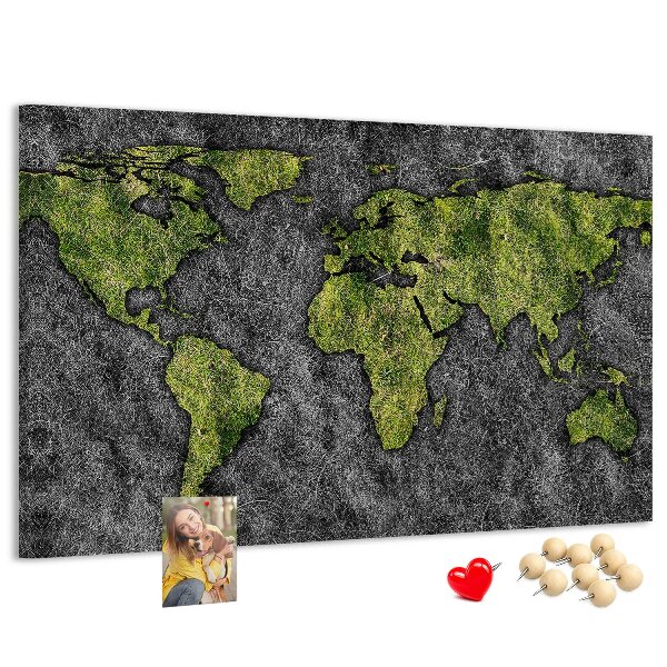 Kurkbord met een groene wereldkaart op een grijze achtergrond