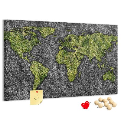 Kurkbord met een groene wereldkaart op een grijze achtergrond