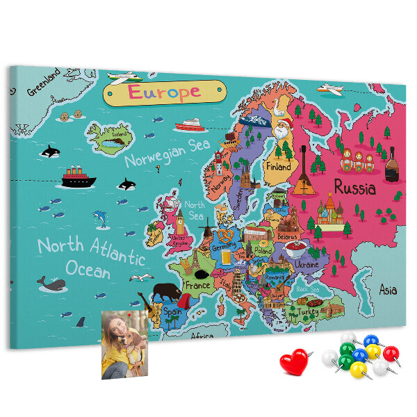 Kurkbord met een kleurrijke kaart van Europa en landnamen