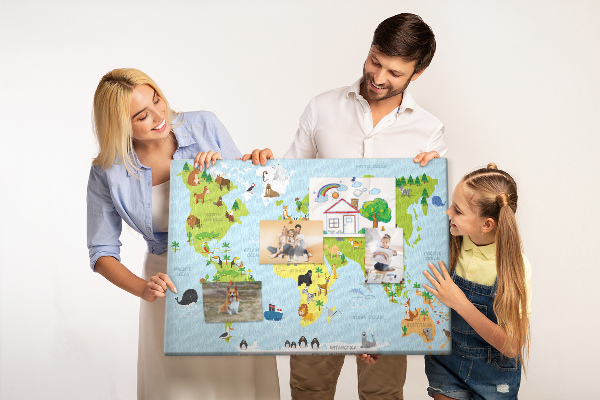 Wereldkaart met dieren en continenten prikbord