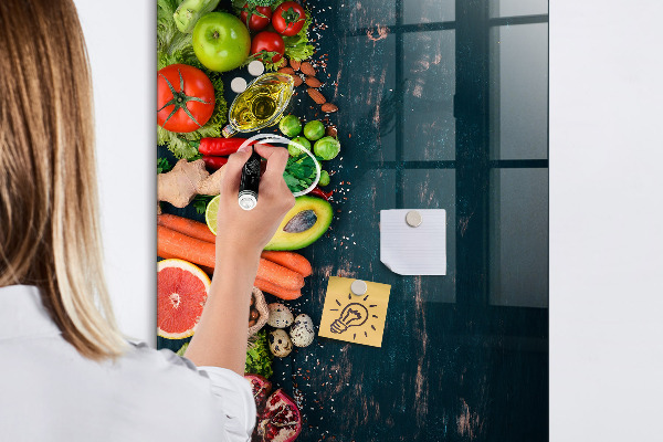 Decoratief glazen wandbord beschrijfbaar en magnetisch Gezonde ingrediënten en herinneringen in de keuken