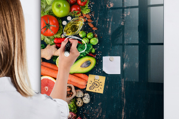 Decoratief glazen wandbord beschrijfbaar en magnetisch Gezonde ingrediënten en herinneringen in de keuken