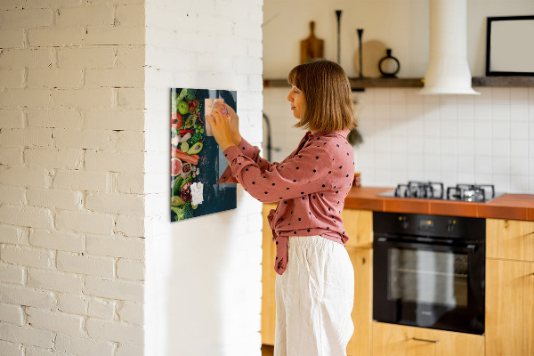 Decoratief glazen wandbord beschrijfbaar en magnetisch Gezonde ingrediënten en herinneringen in de keuken