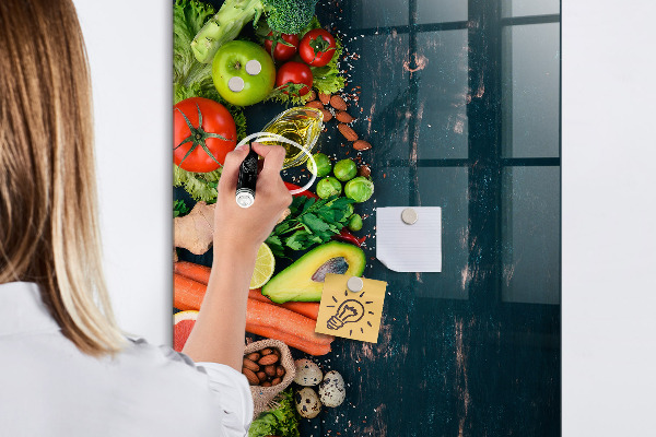Decoratief glazen wandbord beschrijfbaar en magnetisch Gezonde ingrediënten en herinneringen in de keuken