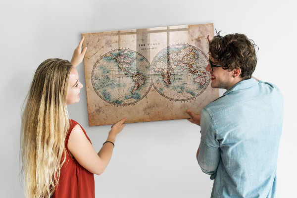 Decoratief glazen wandbord beschrijfbaar en magnetisch Wereldkaart met ruimte voor foto's