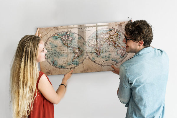 Decoratief glazen wandbord beschrijfbaar en magnetisch Wereldkaart met ruimte voor foto's