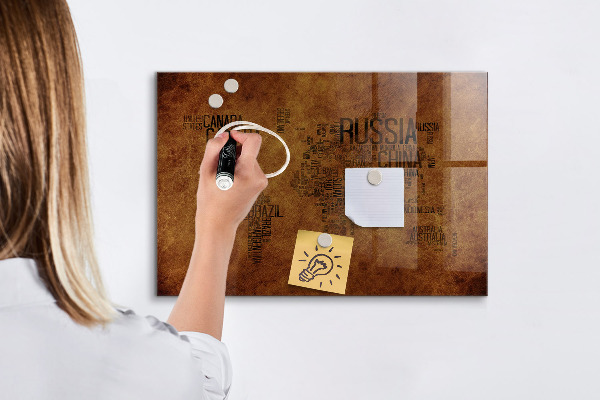 Decoratief glazen wandbord beschrijfbaar en magnetisch Een wereldkaart met persoonlijke herinneringen.