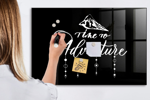 Decoratief glazen wandbord beschrijfbaar en magnetisch Een stijlvol bord om herinneringen op te presenteren.
