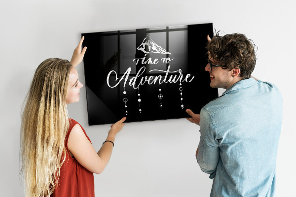 Decoratief glazen wandbord beschrijfbaar en magnetisch Een stijlvol bord om herinneringen op te presenteren.