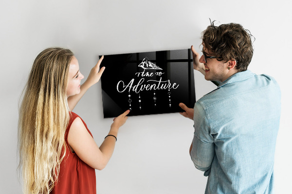 Decoratief glazen wandbord beschrijfbaar en magnetisch Een stijlvol bord om herinneringen op te presenteren.